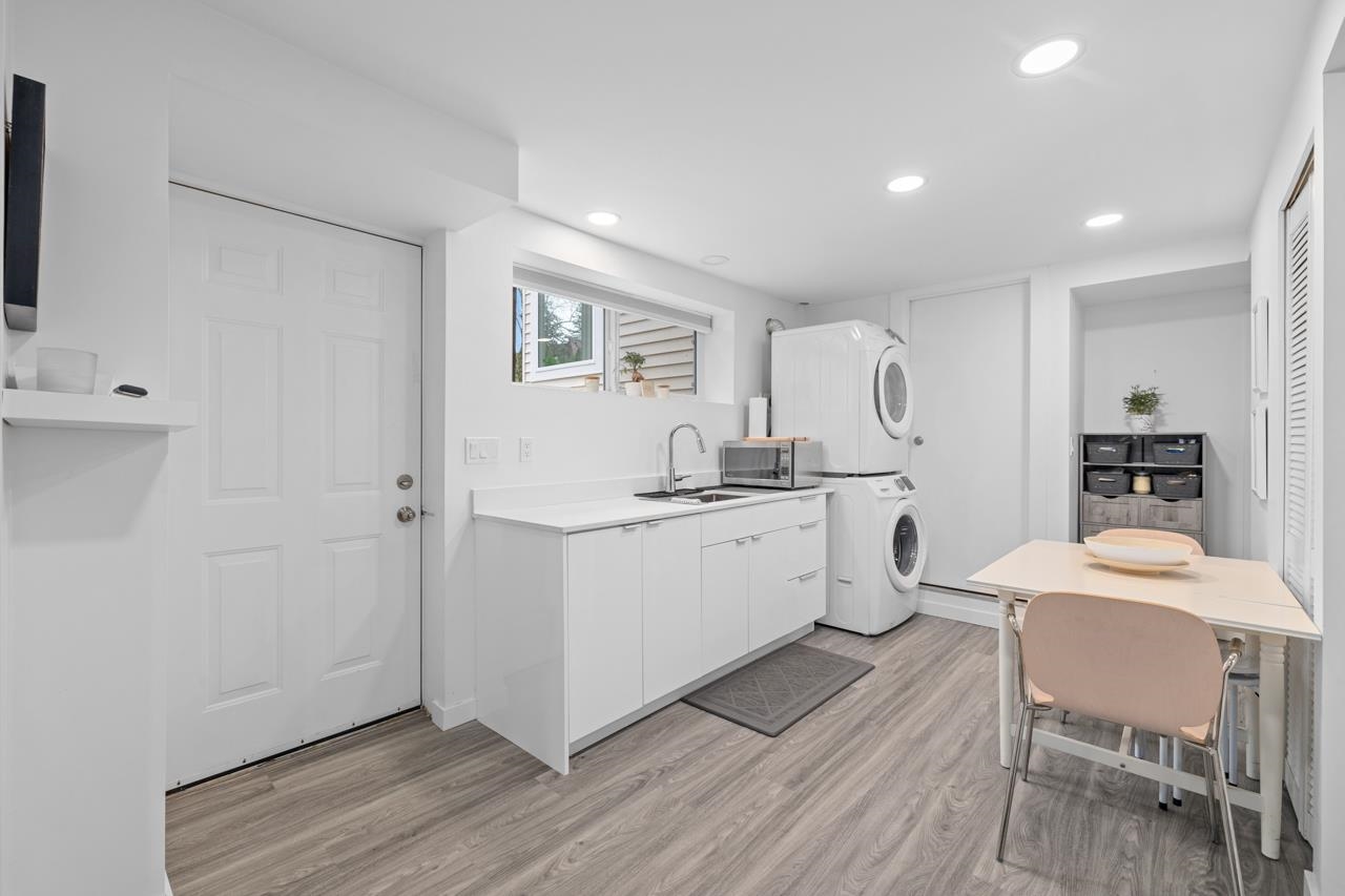 Garage Interior Photo of 2524 Bendale Road, North Vancouver, BC